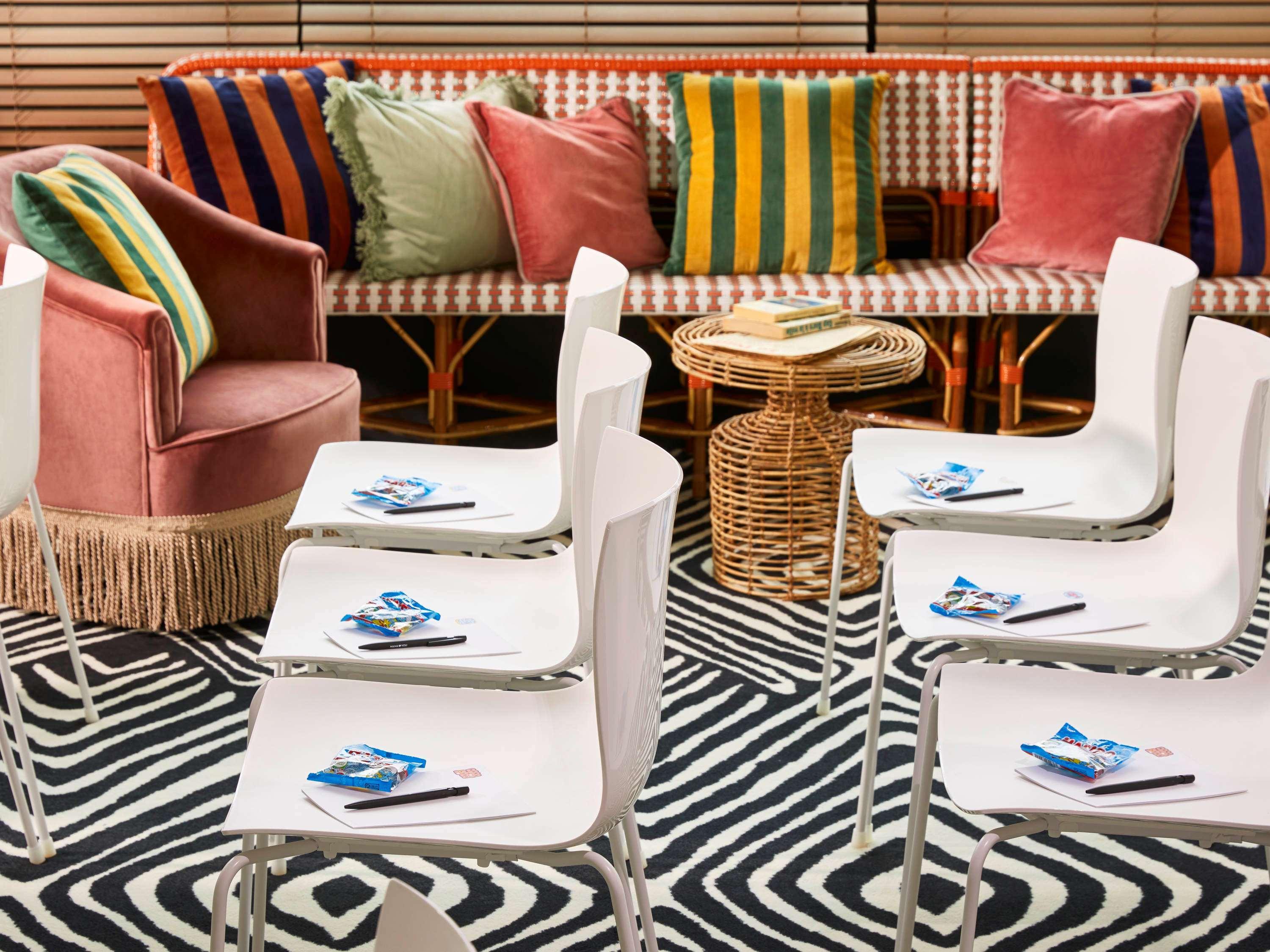 Mama Shelter Paris West Hotel Exterior photo