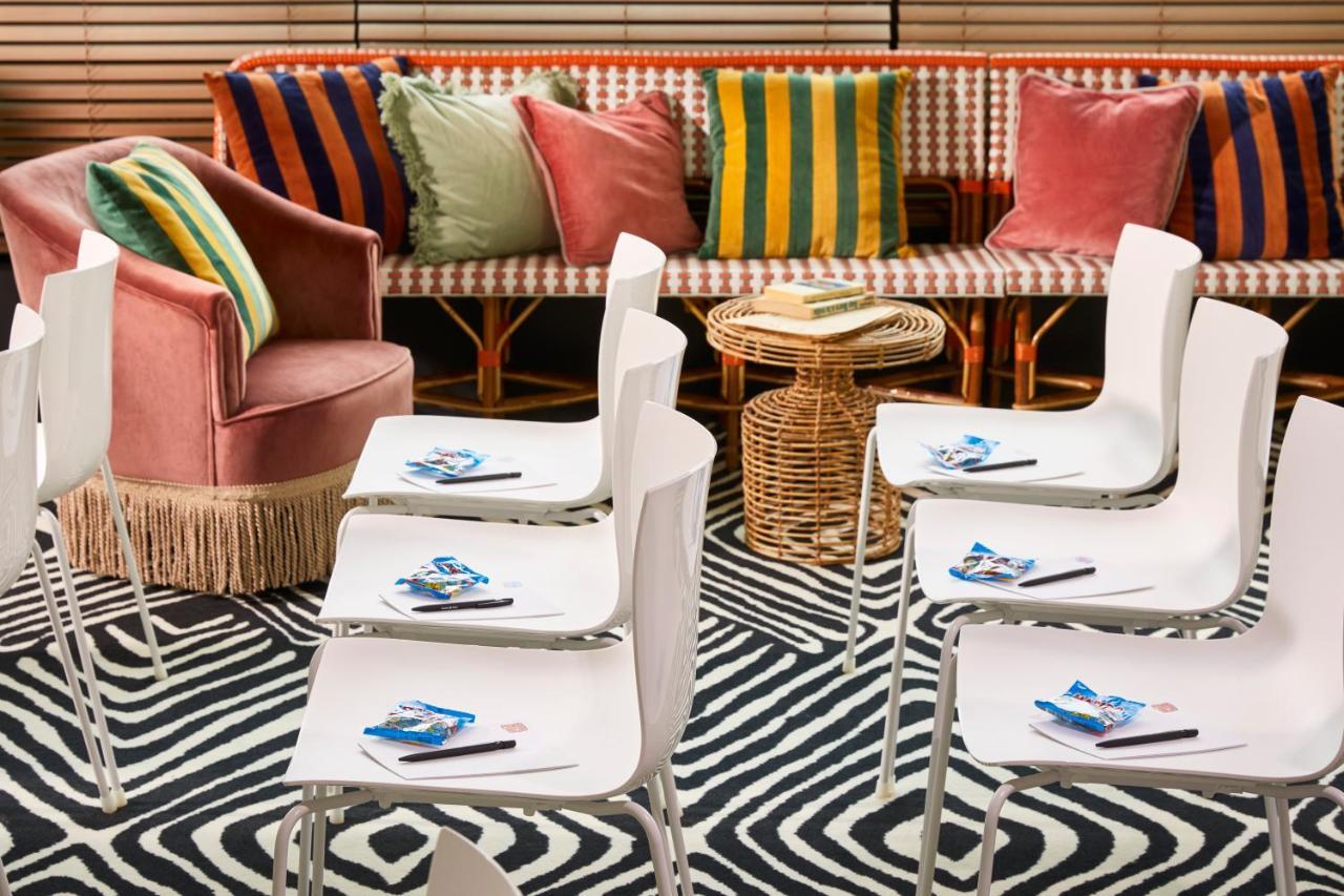 Mama Shelter Paris West Hotel Exterior photo